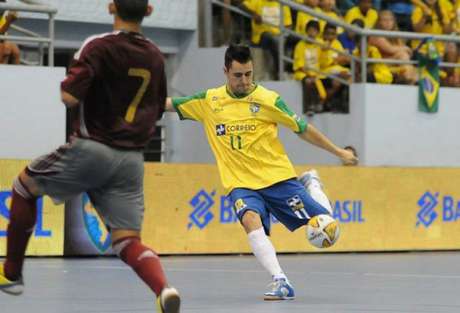 LANCE! Neto foi o melhor defensor da Liga Nacional de Futsal em 2002, 2004 e 2011 (Foto: Luciano Bergamaschi/CBFS)