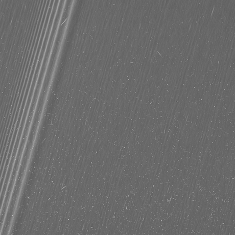 A sonda envia imagens de Saturno há 13 anos e termina em setembro próximo. A sonda envia imagens de Saturno há 13 anos e termina em setembro próximo.