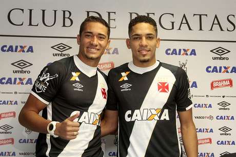 Jean (&agrave; esquerda) e Gilberto foram apresentados no mesmo dia no Vasco