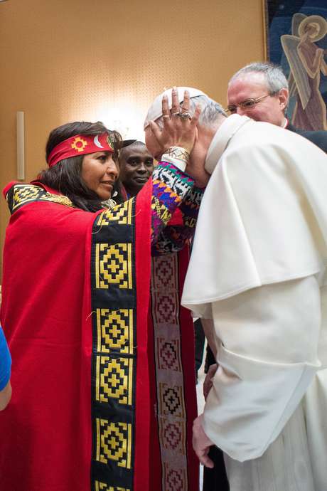 Image result for El Papa Francisco y representantes indígenas en el Vaticano. Foto: L'Osservatore Romano