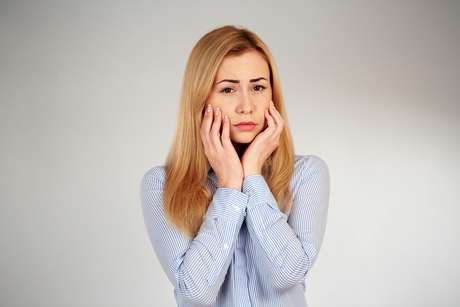 A perda óssea e desgaste dos ligamentos podem ser a razão para o início da disfunção da articulação temporomandibular. A perda óssea e desgaste dos ligamentos podem ser a razão para o início da disfunção da articulação temporomandibular.