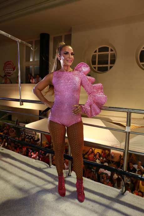 Ivete Sangalo vestida de sorvete em Salvador Ivete Sangalo vestida de sorvete em Salvador