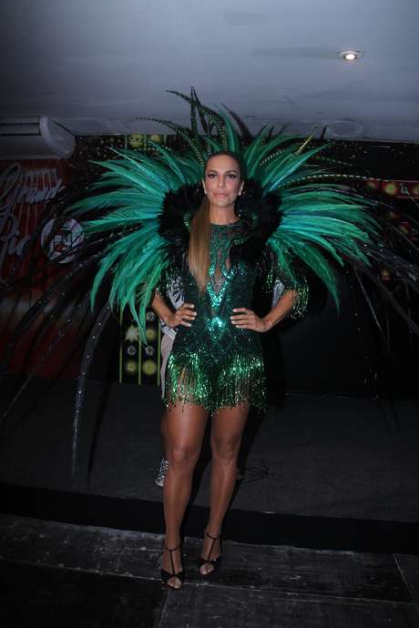 Ivete Sangalo fantasiada para cantar no trio no ensaio técnico da Grande Rio Ivete Sangalo fantasiada para cantar no trio no ensaio técnico da Grande Rio
