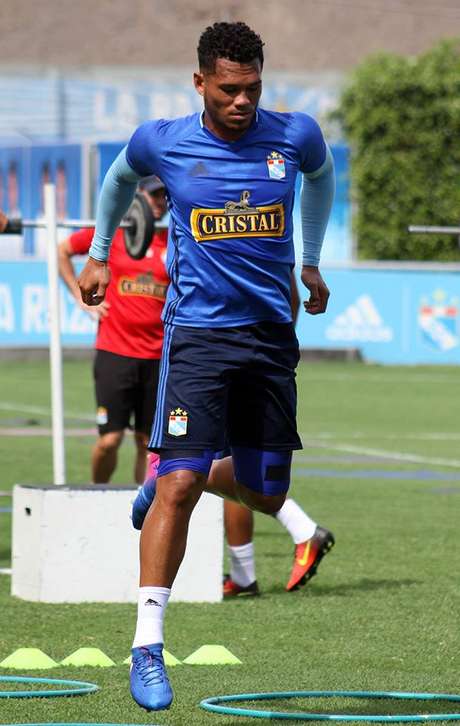 Facebook Sporting Cristal Raymond Blackburn llegó apenas hace 2 semanas al Perú.