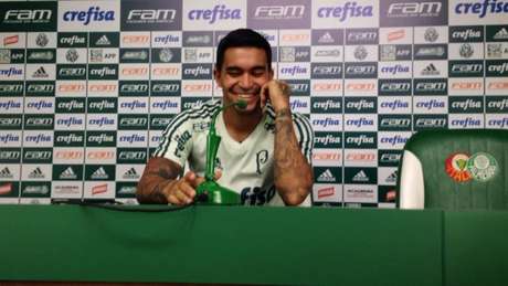 COMENTE: Quem marcou o gol mais bonito contra o São Paulo? Dudu ou Robinho?