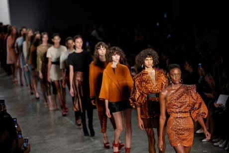 Desfile da estilista Lilly Sarti