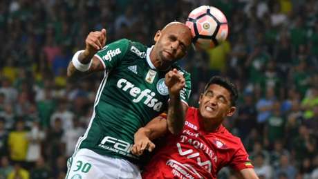 LANCE! Em jogo duro, Palmeiras arranca vitória no fim contra o Jorge Wilstermann com gol de Mina (Foto: AFP)