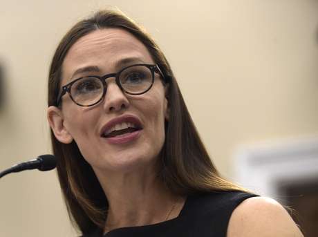 Jennifer Garner, miembro de la junta directiva de Save the Children, habla ante una subcomisión de la Cámara de Representantes en el Capitolio, en Washington, el jueves 16 de marzo del 2017. La actriz apeló al Congreso a que haga más para apoyar la educación temprana.