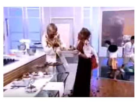 Ana Maria Braga e Xuxa fazem guerra de comida ao vivo! Ana Maria Braga e Xuxa fazem guerra de comida ao vivo!