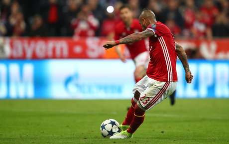 Reuters Vidal perdeu a chance de abrir 2 a 0 para o Bayern em cobrança de pênalti