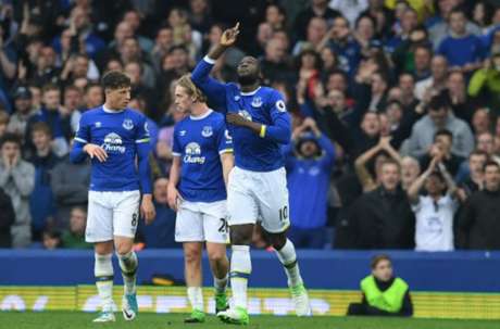 Artilheiro isolado: Lukaku balançou a rede pela 24ª vez na Premier League (Foto: Paul ELLIS / AFP)