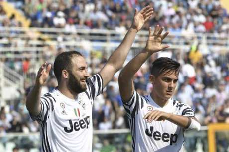 Higuaín marcou os dois gols da Juventus (Foto: ANDREAS SOLARO / AFP)
