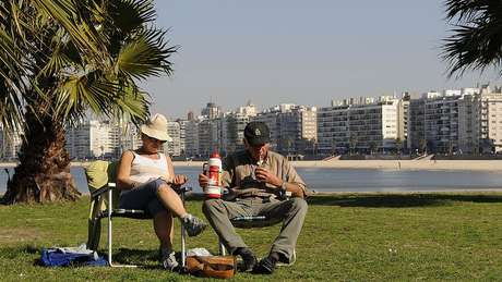 A expectativa de vida ao nascer no Uruguai é de 77 anos, uma das mais altas da América Latina e Caribe, segundo a OMS.