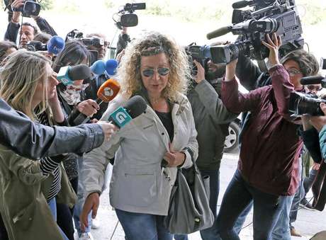 EFE Diana López-Pinel, la madre de Diana Quer, a su llegada al juzgado de Ribeira