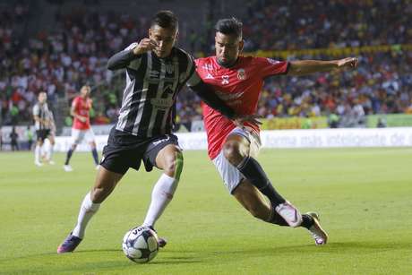 Sufre y en penales, Chivas es campeón en casa 20 años después