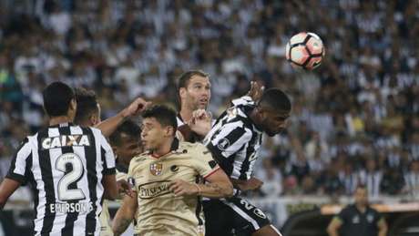 LANCE! O Barcelona-EQU foi superior e mereceu a vitória dentro do Nilton Santos (Foto: Reginaldo Pimenta / Raw Image)