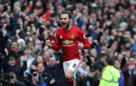 Arsenal vence al Manchester United y mantiene esperanzas de Champions
