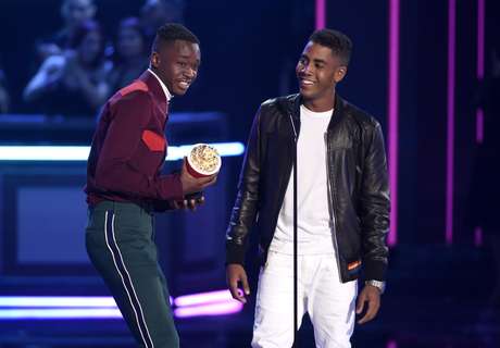 AP Ashton Sanders y Jharrel Jerome ganaron el premio a mejor beso por 'Moonlight'.