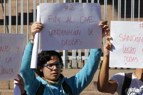 Confech convoca a marchar este martes para pedir el fin del CAE