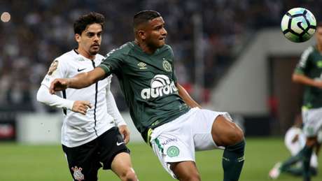 Corinthians sai na frente no placar, mas a Chapecoense consegue arrancar um empate (Foto: Luis Moura / WPP)