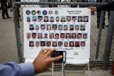 Arrestan a miembros de pandilla MS-13 en Los Ángeles