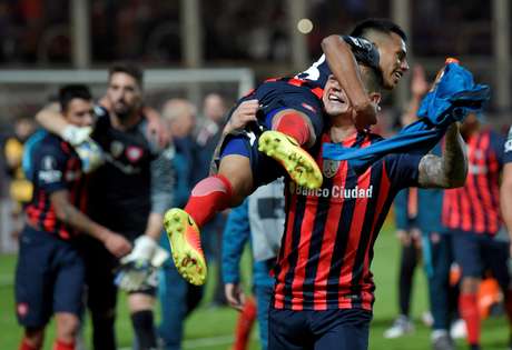 Jogadores do San Lorenzo comemoram a classificação na Libertadores