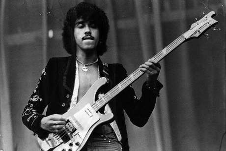Phil Lynott, baixista, vocalista do Thin Lizzy, até os anos 80 Phil Lynott, baixista, vocalista do Thin Lizzy, até os anos 80