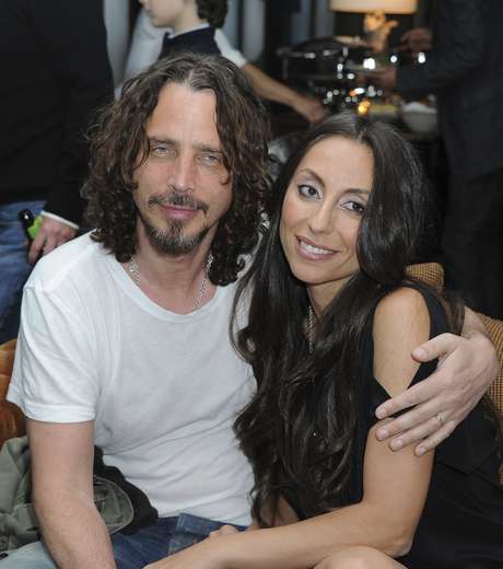 En esta foto del 27 de abril del 2012, Chris Cornell y su esposa Vicky asisten a la celebración de "Commando: The Autobiography of Johnny Ramone" en Los Angeles. 