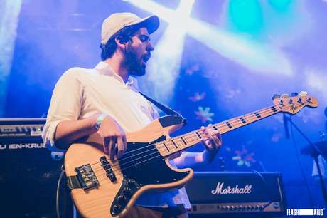 Guilherme Goes, da Zimbra, e seu Jazz Bass Guilherme Goes, da Zimbra, e seu Jazz Bass