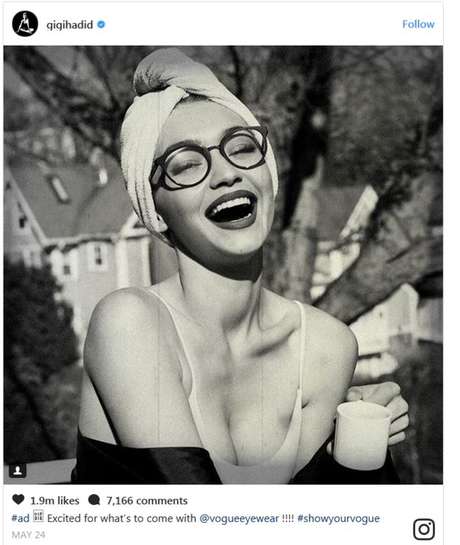 Neste anúncio, Gigi Halid faz propaganda para a revista Vogue Neste anúncio, Gigi Halid faz propaganda para a revista Vogue