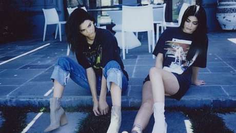 Kendall (esquerda) e Kylie Jenner (direita) têm sua própria linha de camisetas e querem se tornar um ícone cultural Kendall (esquerda) e Kylie Jenner (direita) têm sua própria linha de camisetas e querem se tornar um ícone cultural