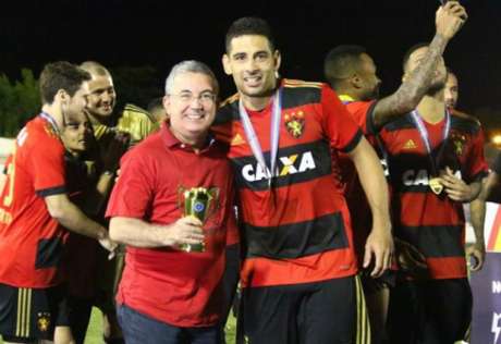 Williams Aguiar/Sport / LANCE! Diego Souza campeão estadual no Sport: ele é alvo do Palmeiras, onde jogou de 2008 a 2010