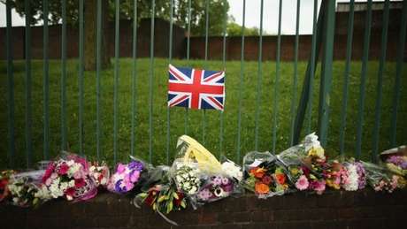 Flores próximas ao local onde o soldado Lee Rigby foi assassinado em 2013