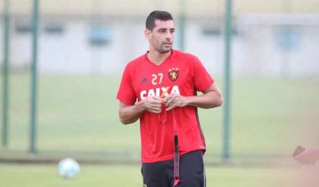 Diego voltou a treinar com o Sport nessa semana (Foto: Marlon Costa / Pernambuco Press)