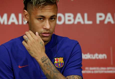 Neymar em coletiva de imprensa no Barcelona