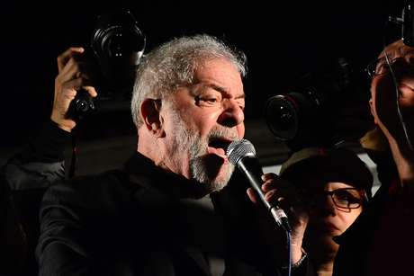 Resultado de imagem para Lula: Não me derrotam na política e querem me derrotar com processo