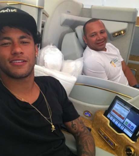 Neymar e pai, em foto postada no Instagram do craque (Foto: Reprodução / Instagram)