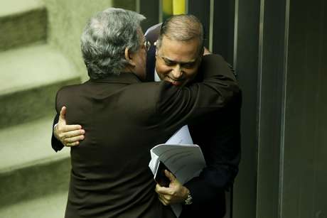 Fachin promete celeridade no inquérito contra Temer e o quadrilhão do PMDB Fachin promete celeridade no inquérito contra Temer e o quadrilhão do PMDB