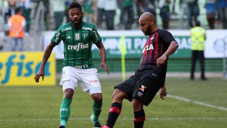 Lateral Jonathan diz que a vitória sobre o Palmeiras aumenta a confiança do Atlético-PR na Libertadores
