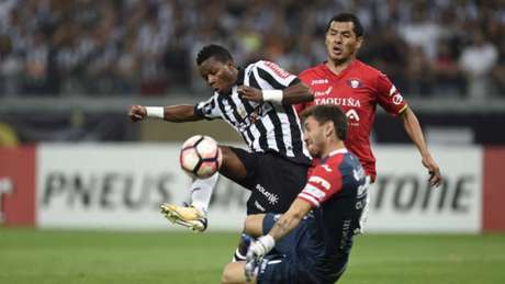 LANCE! Atlético não conseguiu furar o bloqueio boliviano e caiu na Libertadores - AFP