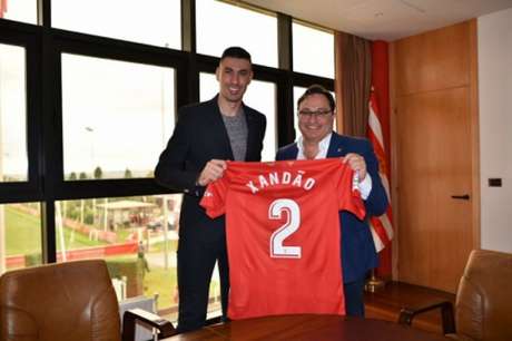 LANCE! Xandão atuará no futebol espanhol pela primeira vez na carreira (Foto: Divulgação - Sporting Gijón)