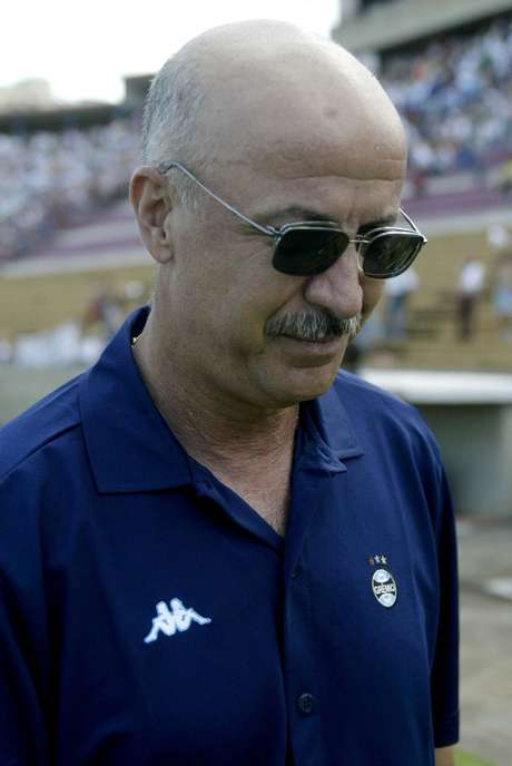 Claudio Duarte, último técnico do Grêmio na campanha do rebaixamento de 2004 Claudio Duarte, último técnico do Grêmio na campanha do rebaixamento de 2004