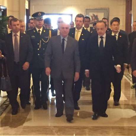 Temer chega a China acompanhado de ministros e assessores