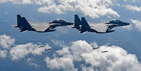 Getty Images Coreia do Sul e Estados Unidos realizam exercícios militares perto da fronteira com a Coreia do Norte