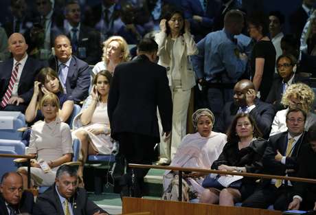 Ja Song Nam, embaixador da Coreia do Norte na Assembleia da ONU, levantou-se e deixou a sessão quando Trump fez críticas e ameaçou destruir o país.