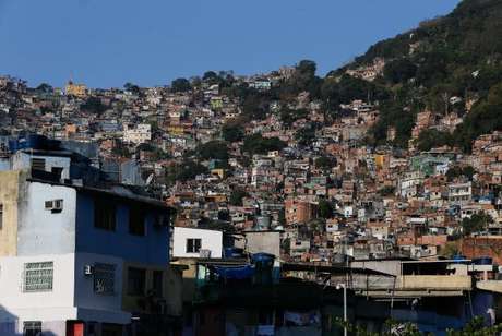 Policiais encontram casa de luxo do traficante Rogério 157 na Rocinha