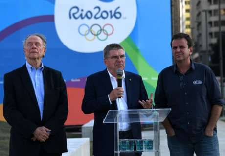 Carlos Nuzman, Thomas Bach e Eduardo Paes às vésperas da Rio-2016 (Foto: VANDERLEI ALMEIDA / AFP) Carlos Nuzman, Thomas Bach e Eduardo Paes às vésperas da Rio-2016 (Foto: VANDERLEI ALMEIDA / AFP)