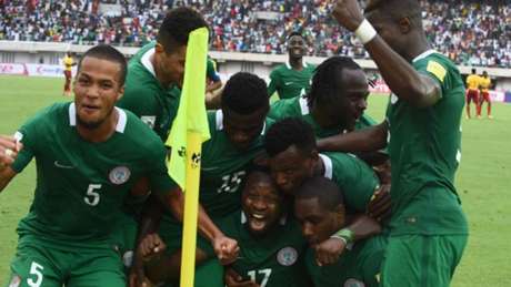 Jogadores da Nigéria comemoram a classificação para a Copa do Mundo de 2018 (Foto: AFP) Jogadores da Nigéria comemoram a classificação para a Copa do Mundo de 2018 (Foto: AFP)