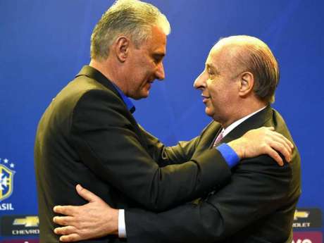 Tite com o presidente da CBF, Marco Polo del Nero (VANDERLEI ALMEIDA / AFP) Tite com o presidente da CBF, Marco Polo del Nero (VANDERLEI ALMEIDA / AFP)