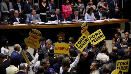 Oposição ficou longe de angariar 342 votos necessários para prosseguimento da denúncia